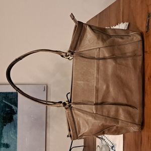 HOBO LARGE TOTE. NEAR PERFECT CONDITION IN GRAVEL COLOR